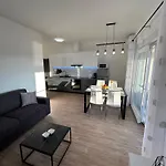 Apartment Elena & Lana *
