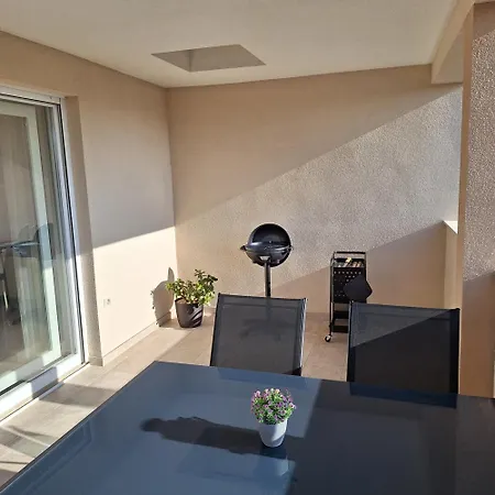 Elena & Lana Apartment *