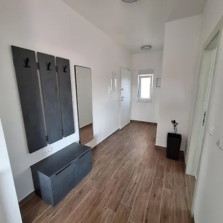 Elena & Lana Apartman