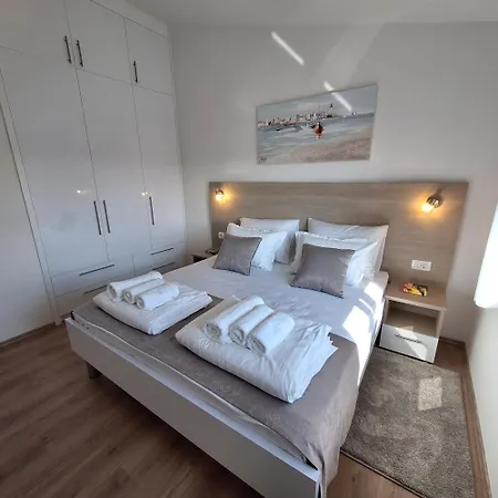 Apartman Elena & Lana *
